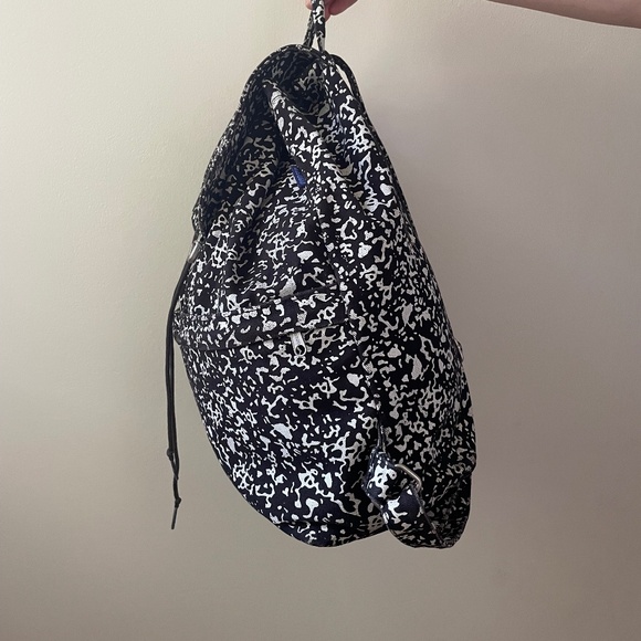 Baggu drawstring backpack in Static print - Picture 4 of 14